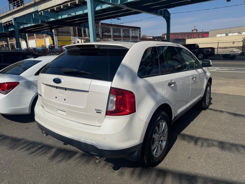 Ford Edge Vehicle Full-screen Gallery Image 05