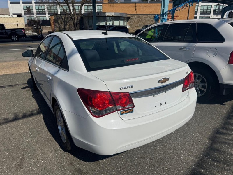 Chevrolet Cruze Vehicle Full-screen Gallery Image 02