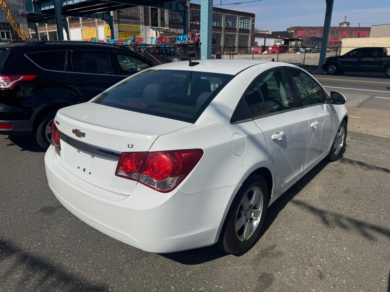 Chevrolet Cruze Vehicle Full-screen Gallery Image 03