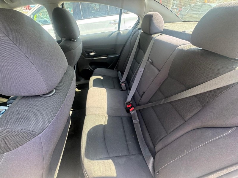 Chevrolet Cruze Vehicle Full-screen Gallery Image 06