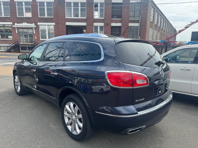 Buick Enclave Vehicle Full-screen Gallery Image 02