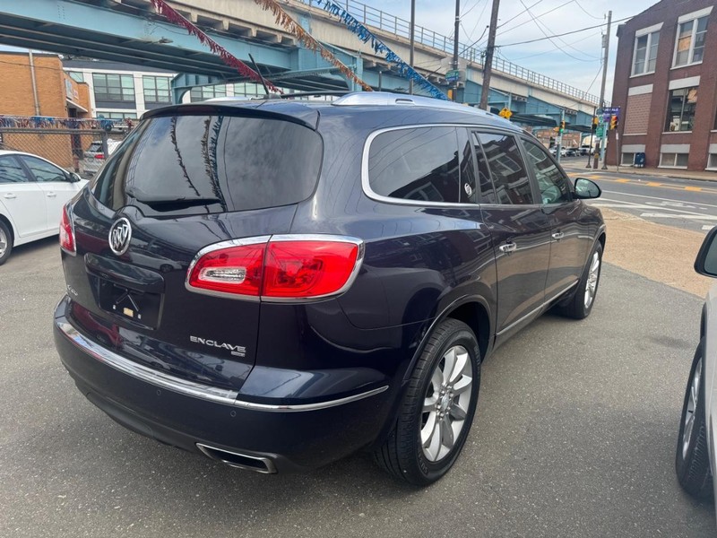 Buick Enclave Vehicle Full-screen Gallery Image 04