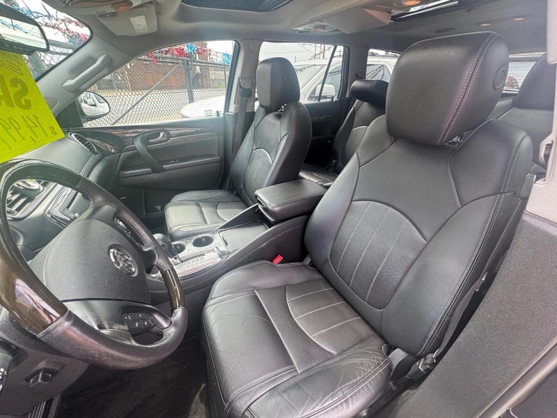 Buick Enclave Vehicle Full-screen Gallery Image 06
