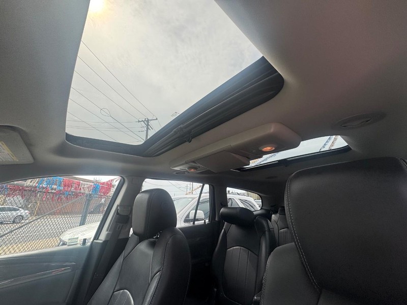 Buick Enclave Vehicle Full-screen Gallery Image 07