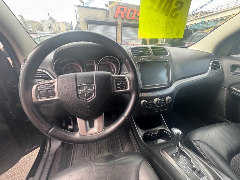 Dodge Journey Vehicle Full-screen Gallery Image 05