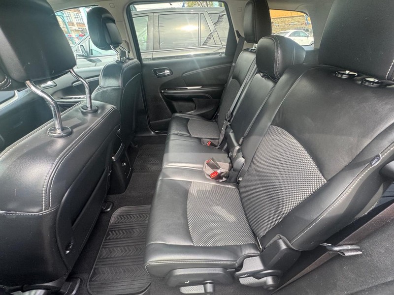 Dodge Journey Vehicle Full-screen Gallery Image 08