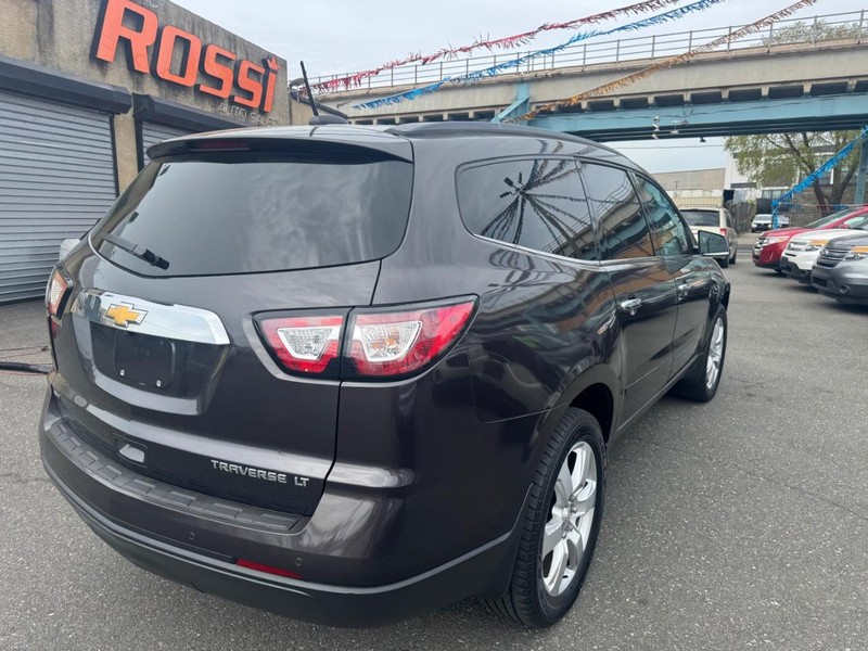 Chevrolet Traverse Vehicle Full-screen Gallery Image 03