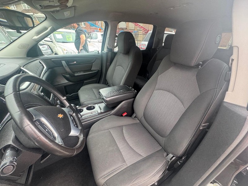 Chevrolet Traverse Vehicle Full-screen Gallery Image 07
