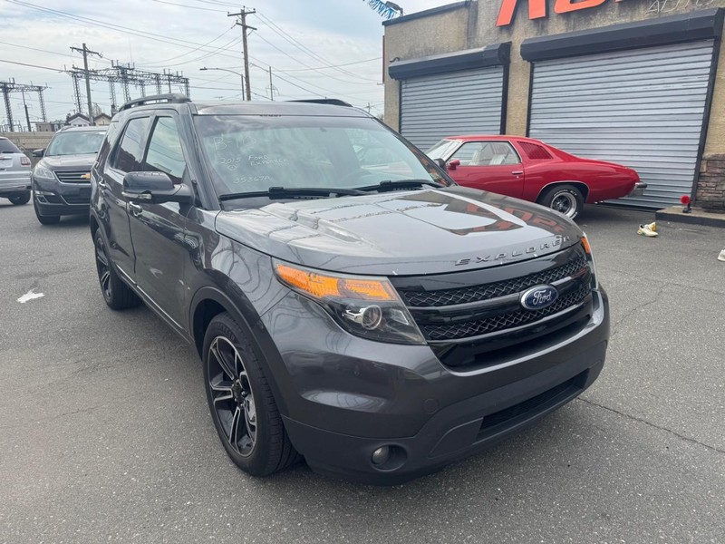 Ford Explorer Vehicle Full-screen Gallery Image 02