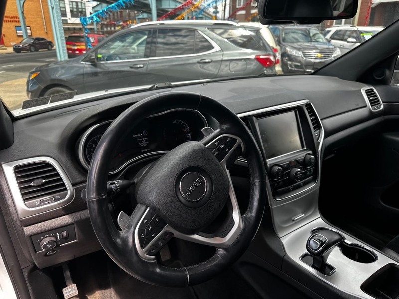 Jeep Grand Cherokee Vehicle Full-screen Gallery Image 05