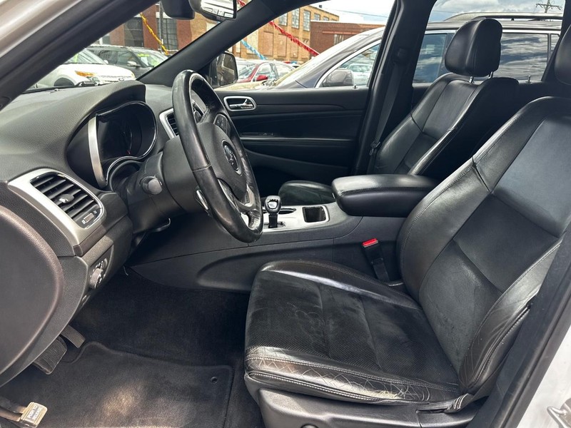 Jeep Grand Cherokee Vehicle Full-screen Gallery Image 06