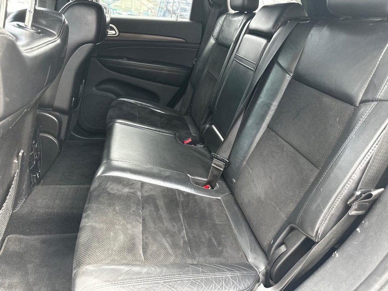 Jeep Grand Cherokee Vehicle Full-screen Gallery Image 07