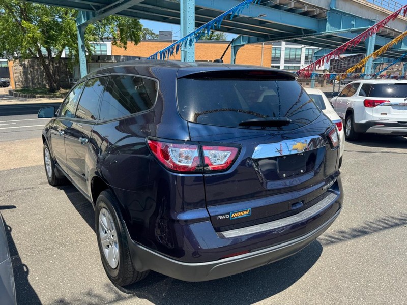 Chevrolet Traverse Vehicle Full-screen Gallery Image 02