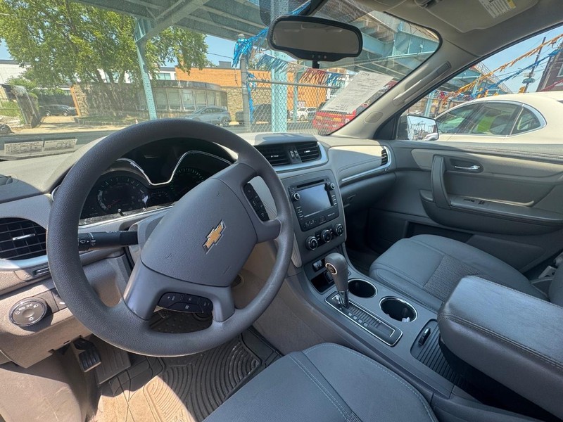 Chevrolet Traverse Vehicle Full-screen Gallery Image 05