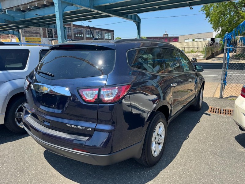 Chevrolet Traverse Vehicle Full-screen Gallery Image 06