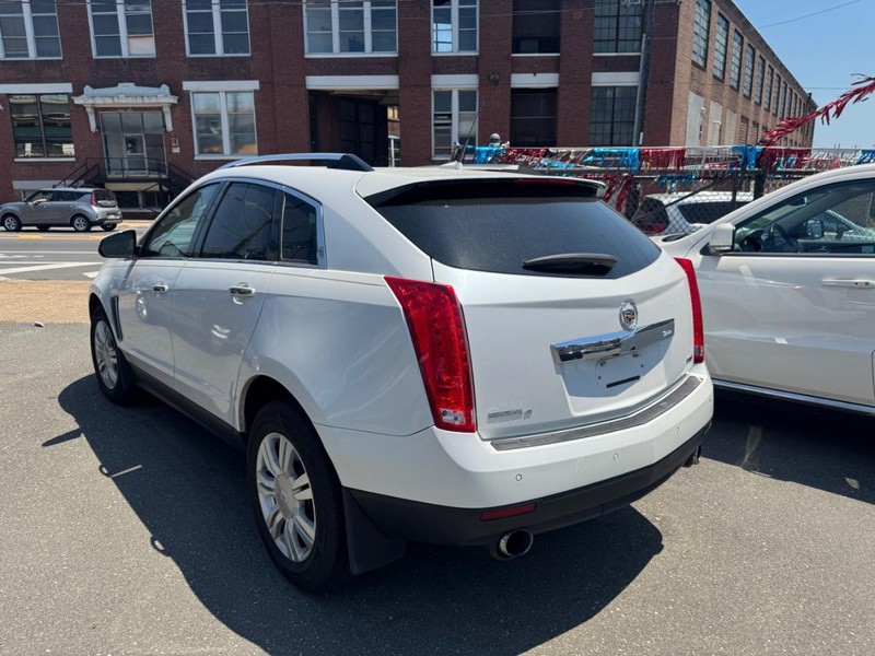 Cadillac SRX Vehicle Full-screen Gallery Image 04