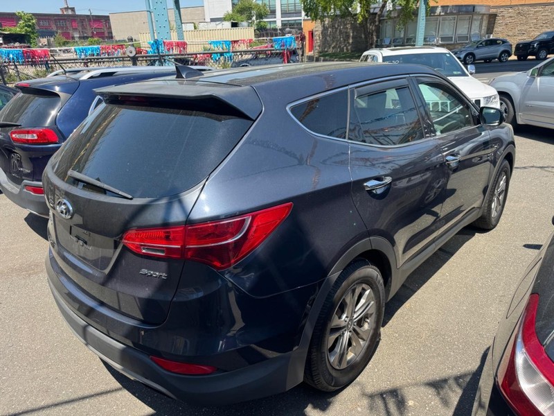 Hyundai Santa Fe Sport Vehicle Full-screen Gallery Image 04