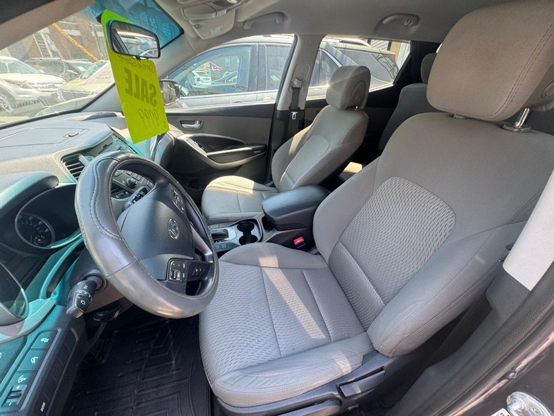 Hyundai Santa Fe Sport Vehicle Full-screen Gallery Image 07