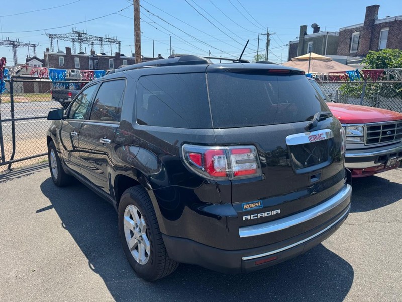 GMC Acadia Vehicle Full-screen Gallery Image 04