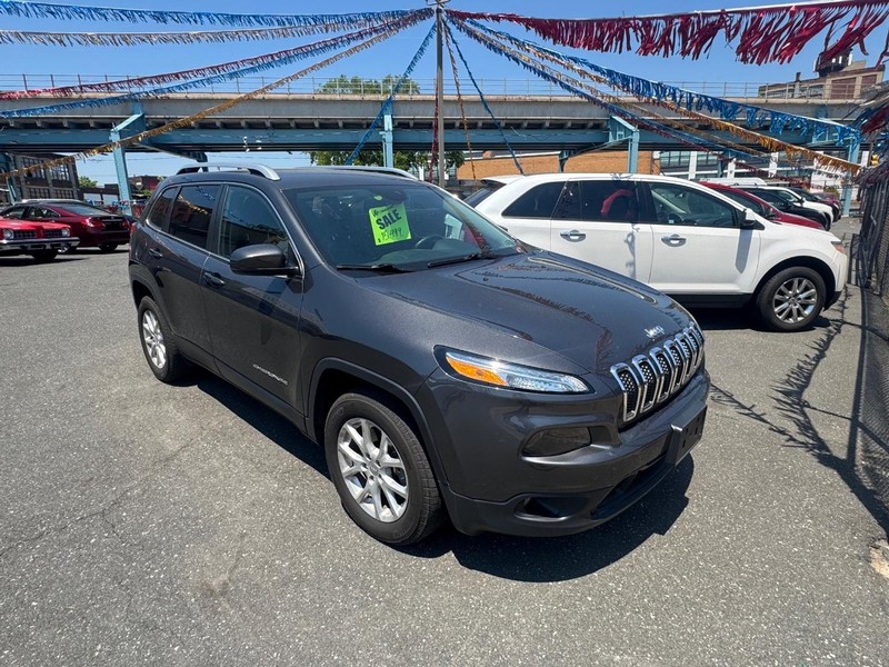 Jeep Cherokee Vehicle Full-screen Gallery Image 04