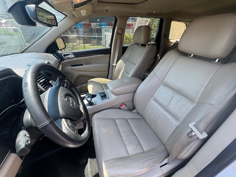 Jeep Grand Cherokee Vehicle Full-screen Gallery Image 04