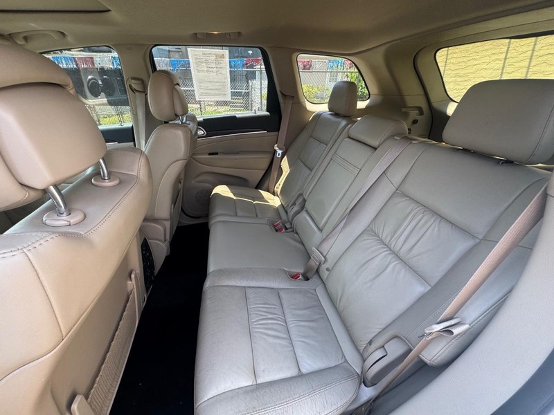 Jeep Grand Cherokee Vehicle Full-screen Gallery Image 05