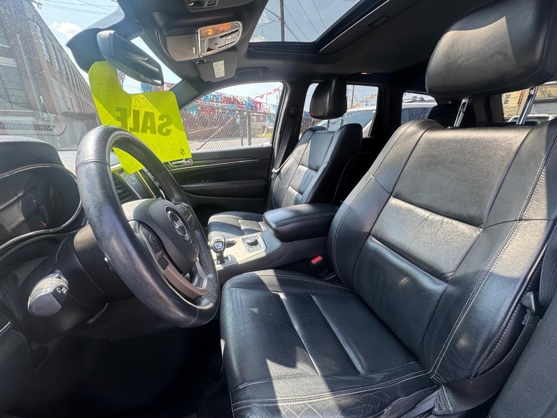 Jeep Grand Cherokee Vehicle Full-screen Gallery Image 05