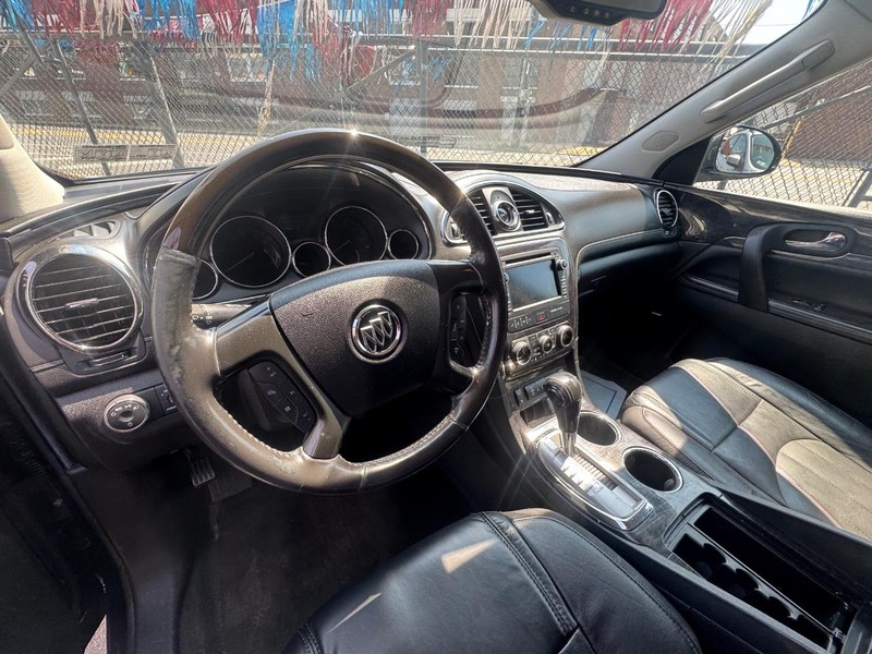 Buick Enclave Vehicle Full-screen Gallery Image 04
