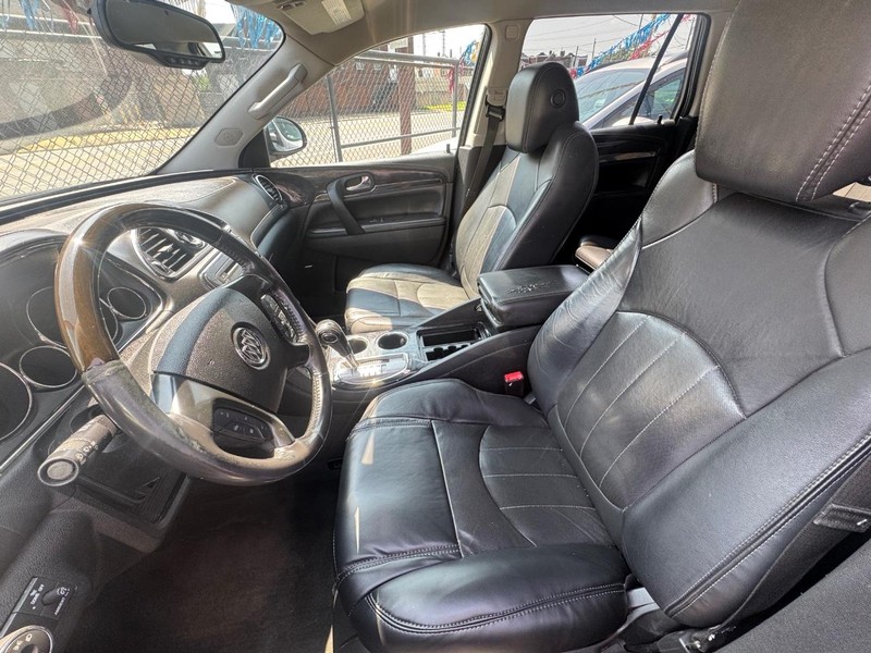 Buick Enclave Vehicle Full-screen Gallery Image 05