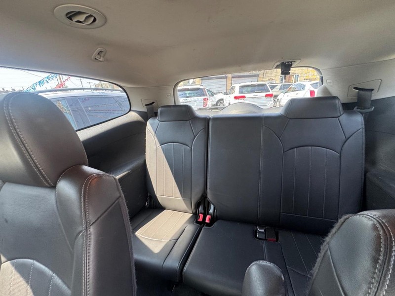 Buick Enclave Vehicle Full-screen Gallery Image 07