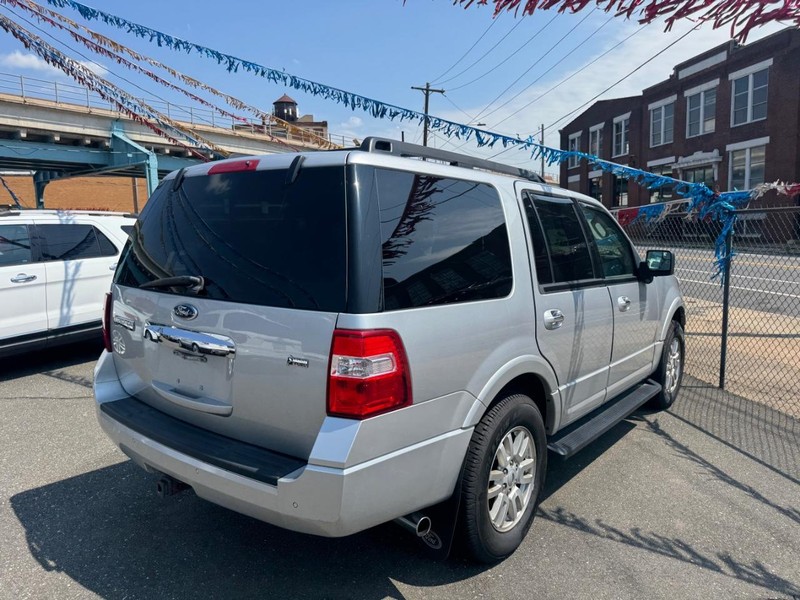Ford Expedition Vehicle Full-screen Gallery Image 03