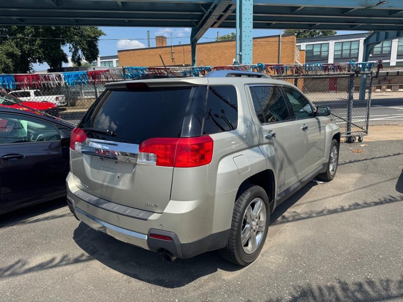 GMC Terrain Vehicle Full-screen Gallery Image 02