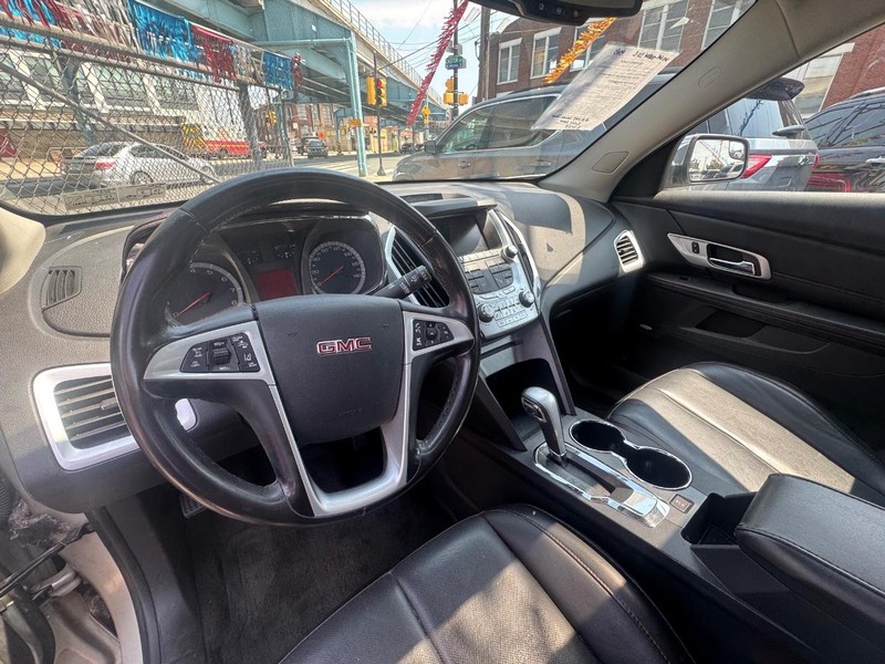 GMC Terrain Vehicle Full-screen Gallery Image 04