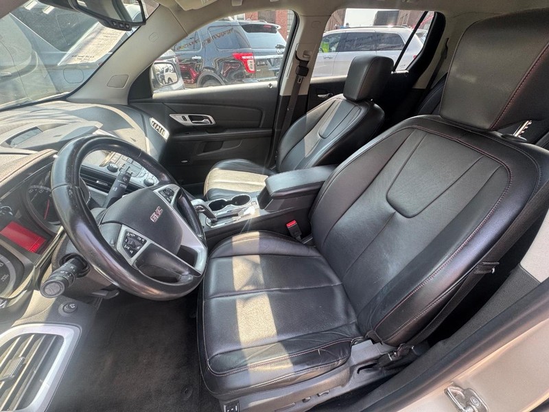 GMC Terrain Vehicle Full-screen Gallery Image 05