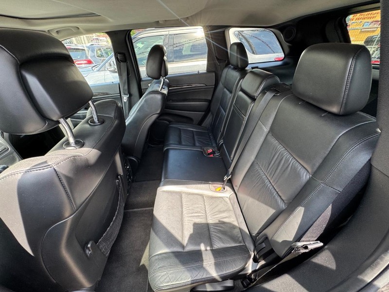 Jeep Grand Cherokee Vehicle Full-screen Gallery Image 08