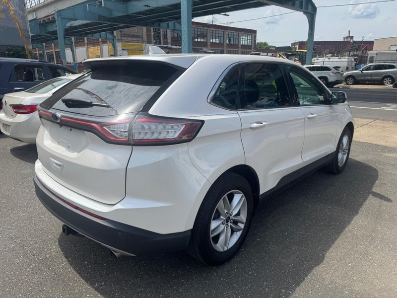 Ford Edge Vehicle Full-screen Gallery Image 03