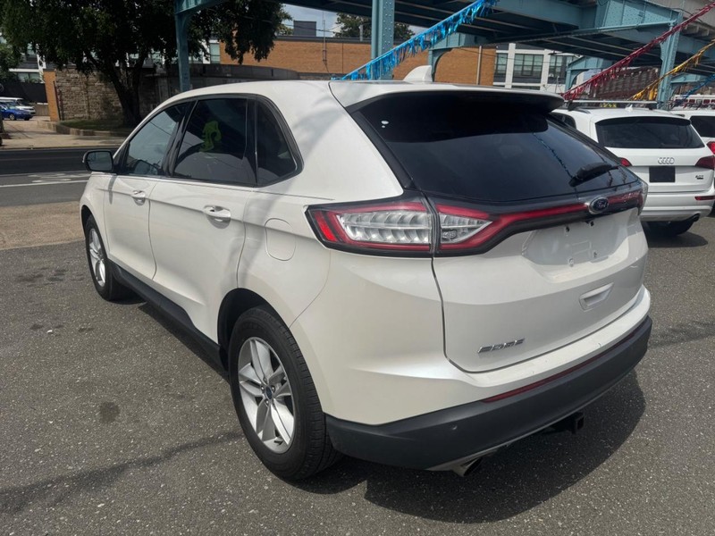 Ford Edge Vehicle Full-screen Gallery Image 04