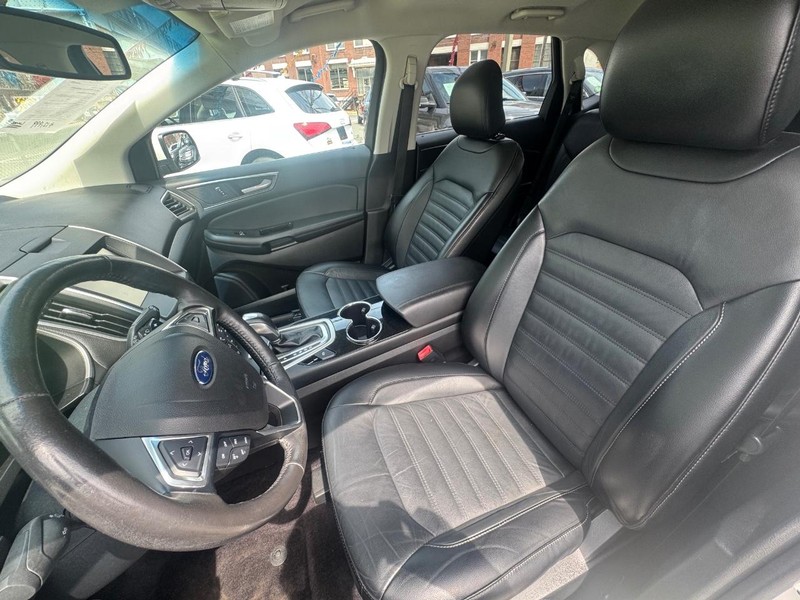 Ford Edge Vehicle Full-screen Gallery Image 06