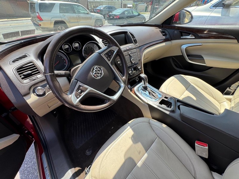 Buick Regal Vehicle Full-screen Gallery Image 05