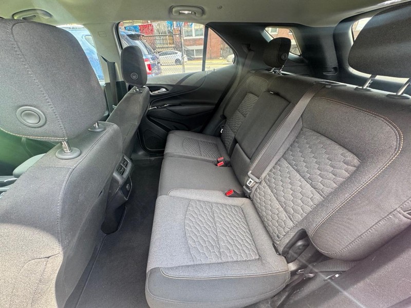 Chevrolet Equinox Vehicle Full-screen Gallery Image 06