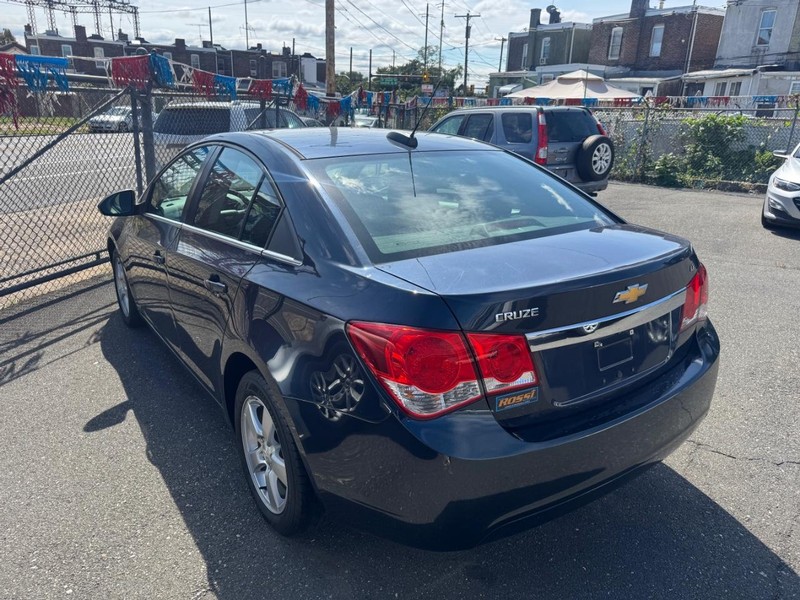 Chevrolet Cruze Limited Vehicle Full-screen Gallery Image 04