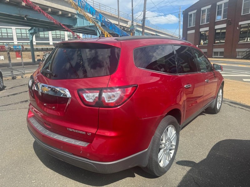 Chevrolet Traverse Vehicle Full-screen Gallery Image 02