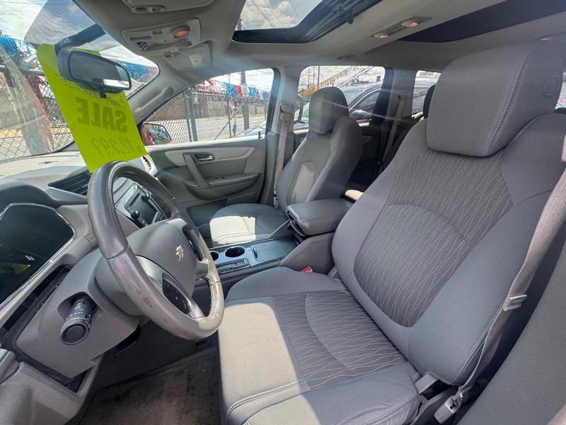 Chevrolet Traverse Vehicle Full-screen Gallery Image 04