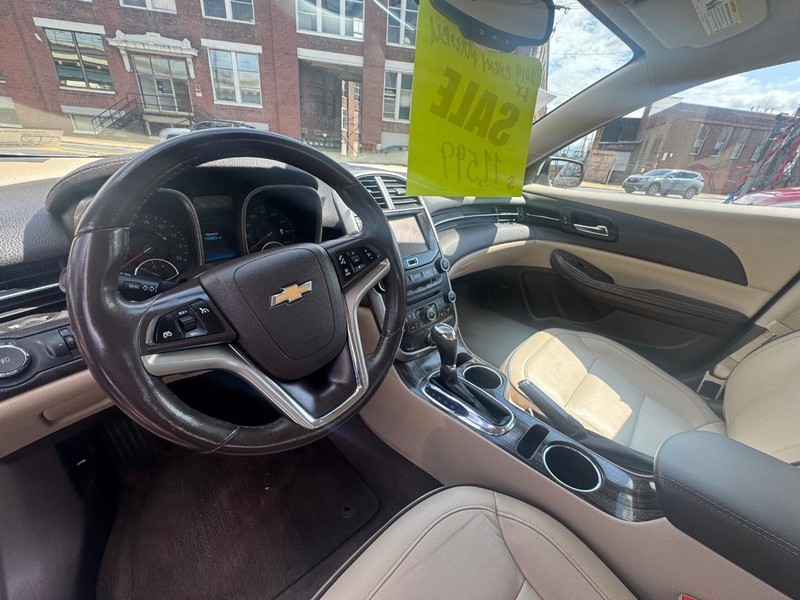 Chevrolet Malibu Vehicle Full-screen Gallery Image 03