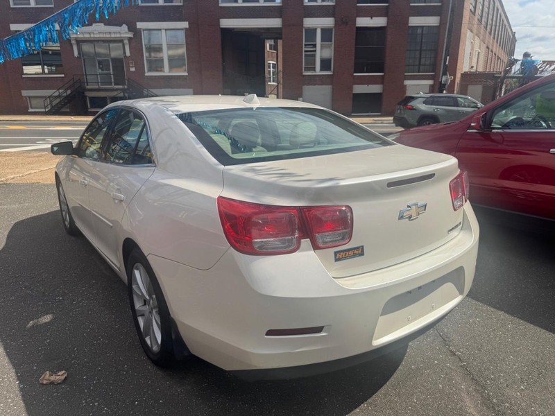 Chevrolet Malibu Vehicle Full-screen Gallery Image 04