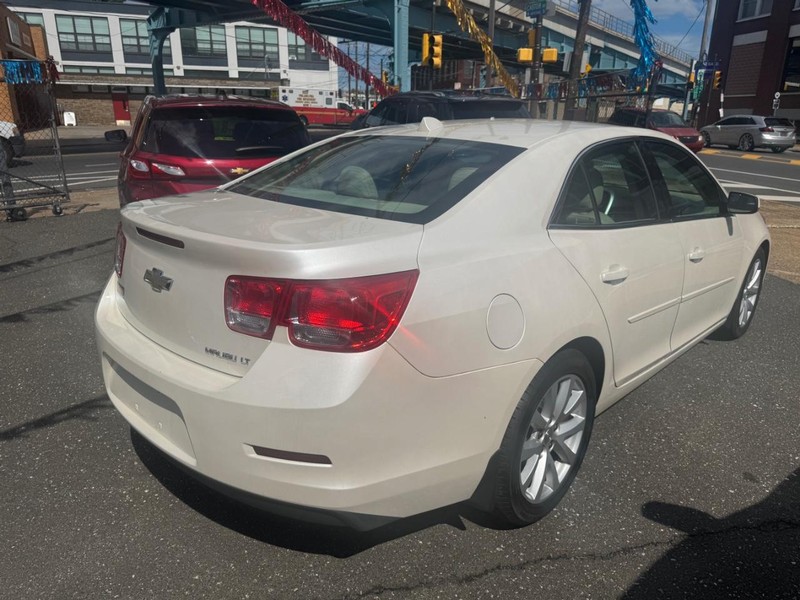 Chevrolet Malibu Vehicle Full-screen Gallery Image 05