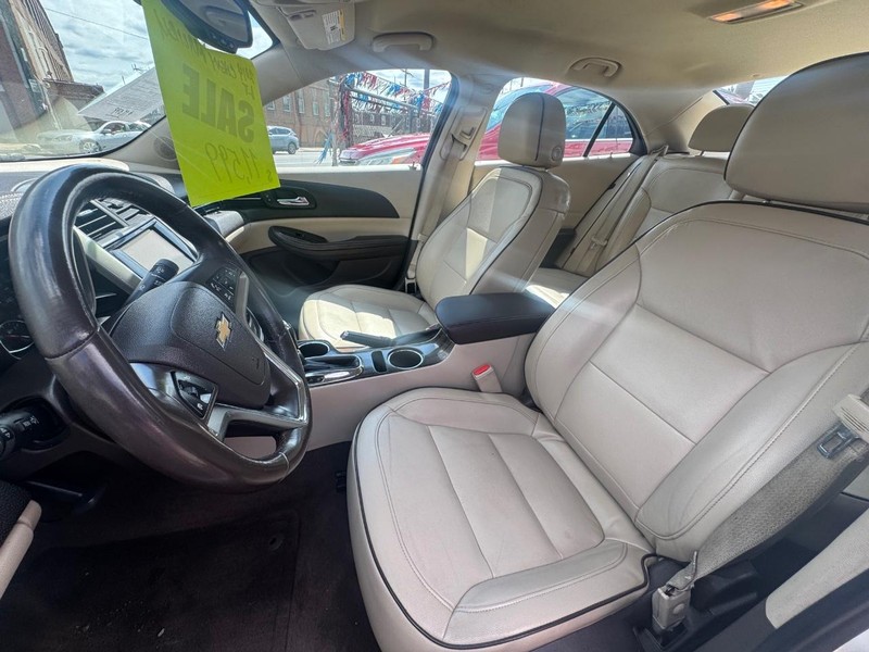 Chevrolet Malibu Vehicle Full-screen Gallery Image 06