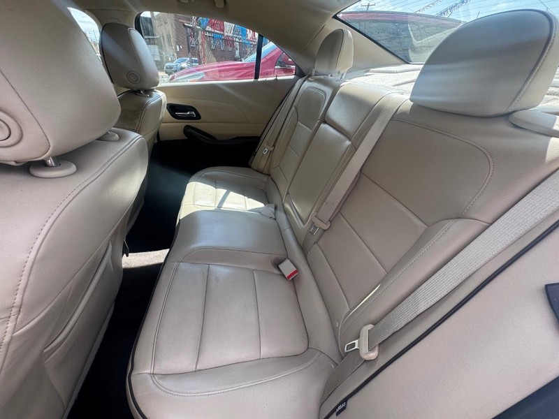 Chevrolet Malibu Vehicle Full-screen Gallery Image 07