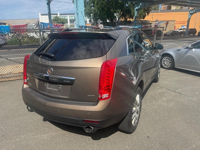 Cadillac SRX Vehicle Full-screen Gallery Image 03