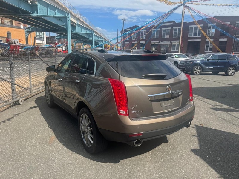 Cadillac SRX Vehicle Full-screen Gallery Image 04